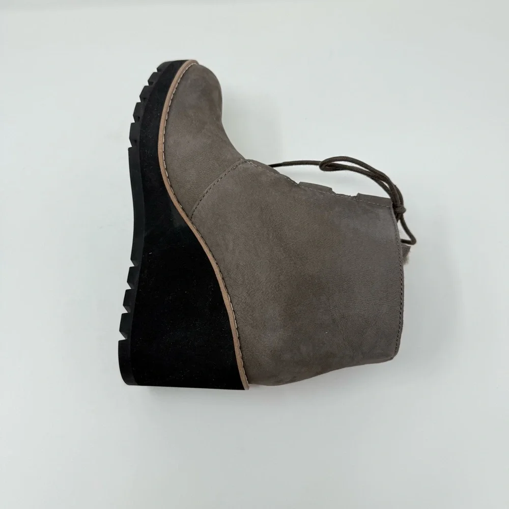 New Eileen Fisher Alpine Graphite Lamb Fur Ankle Wedge Boots Sz US 8